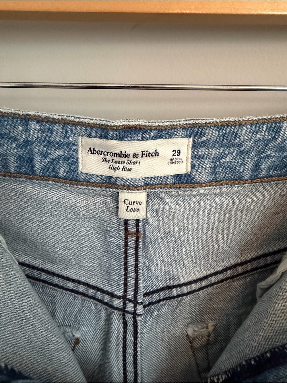 Abercrombie & Fitch Light Wash Distressed Denim Cutoff Shorts Curve Love - Picture 2 of 3